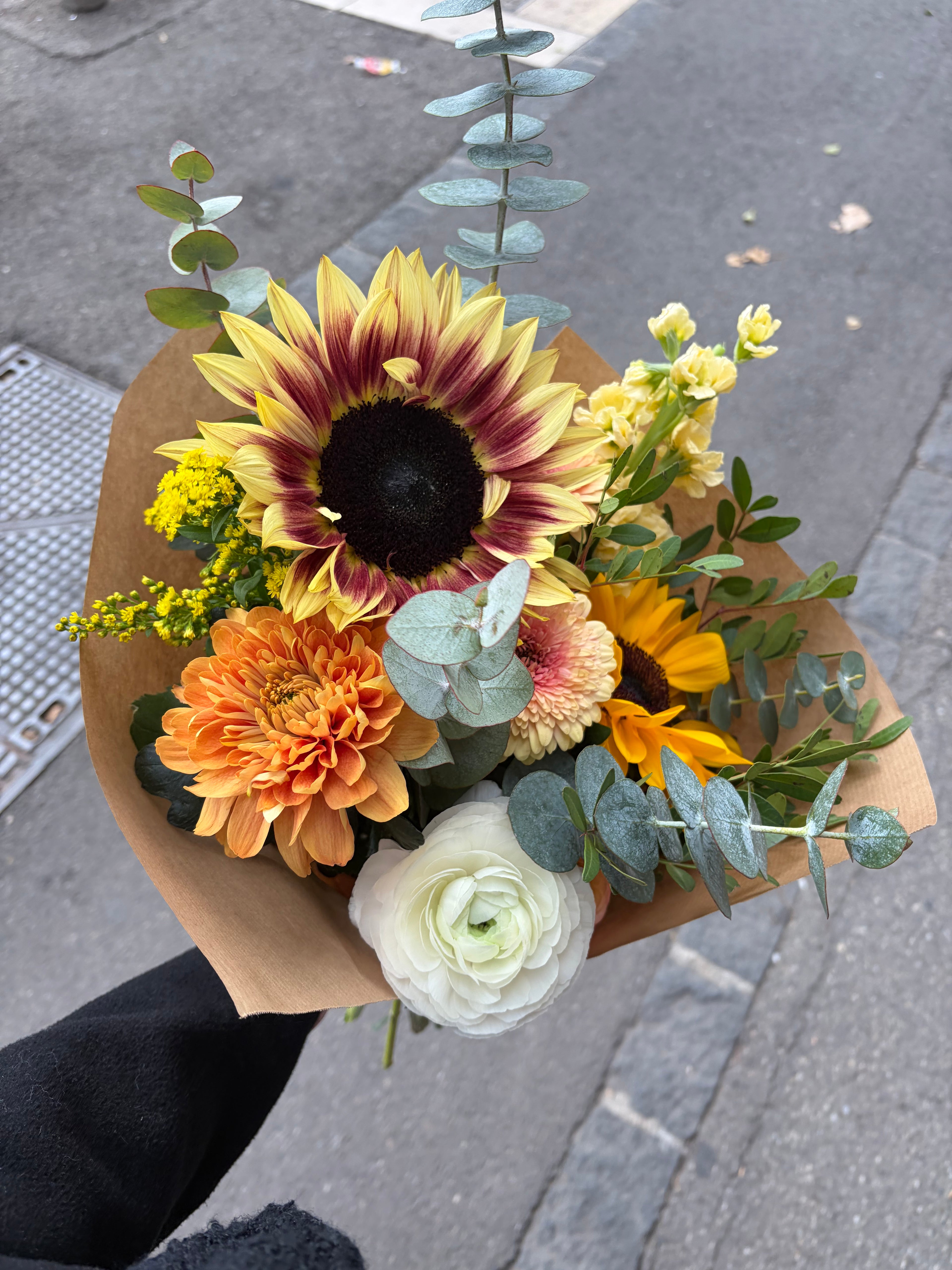 Bouquet de fleurs de saison – Narcisse Cave à Fleurs, Marseille 13005